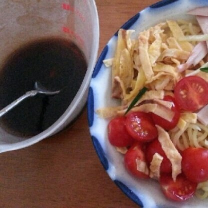 夏休みの昼食に。子供にたれを作ってもらいました！
サッバリと後味のいい冷やし中華でとても美味しい♪
ごちそうさまです(^-^)/